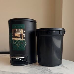 Matte Black Step Trash Can with Removable Inner Bin